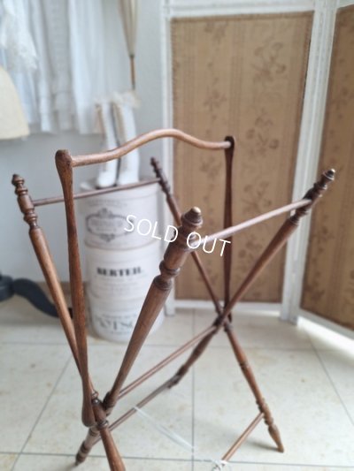 antiquesewingrack