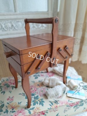 antiquesewingbox