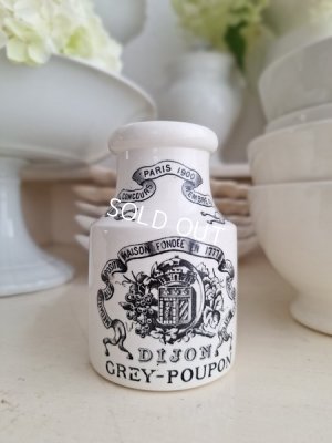 Greypouponmusterdpot