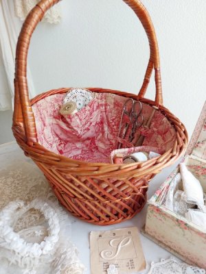 antiquesewingbasket