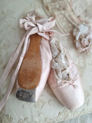 antiqueballetshoes